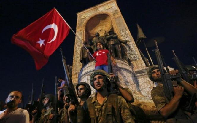 «Φιέστα» Ερντογάν για την πρώτη επέτειο του αποτυχημένου πραξικοπήματος (βίντεο)